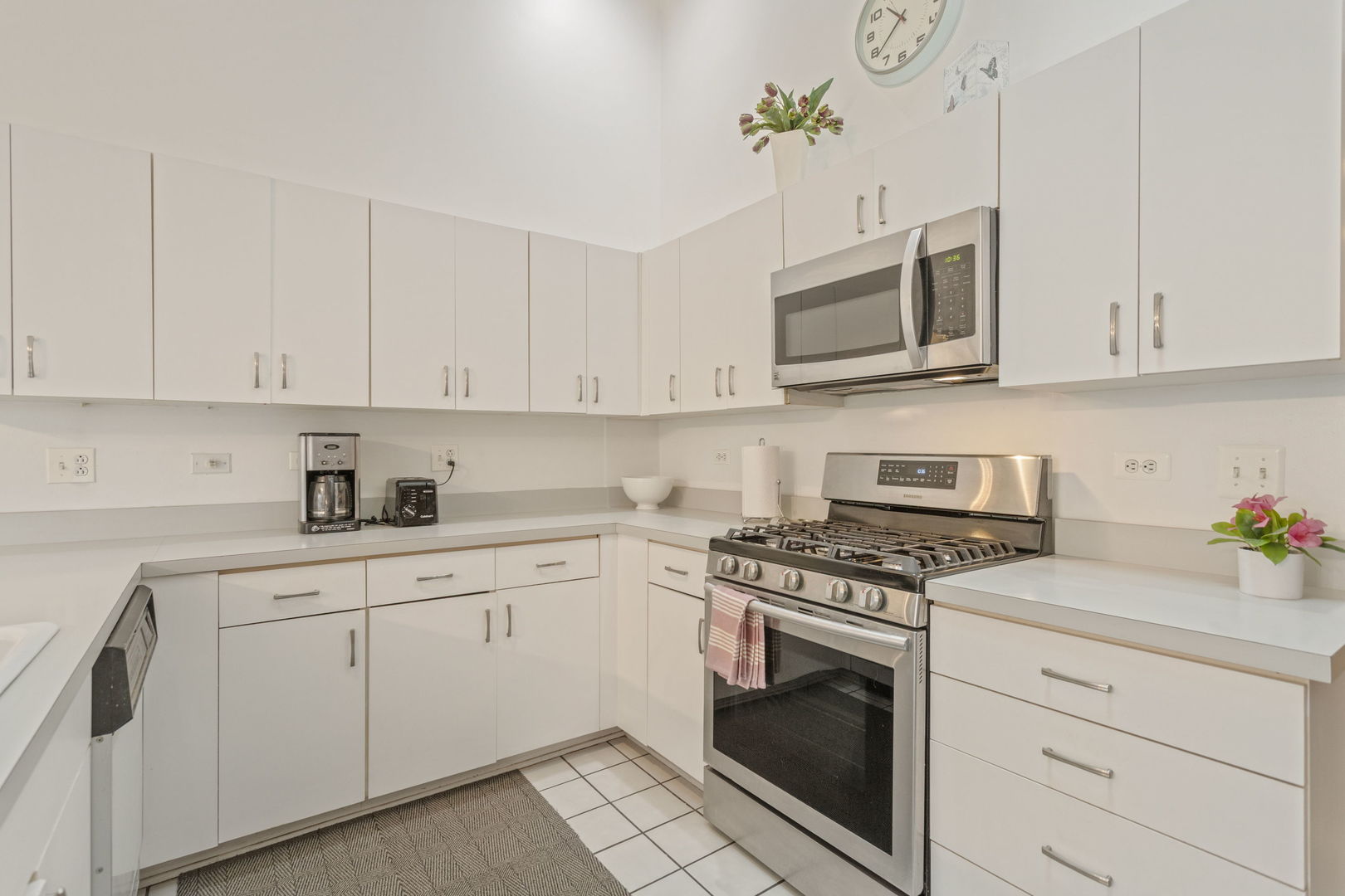 1042 Braemoor Drive #1042B, Downers Grove, IL 60515