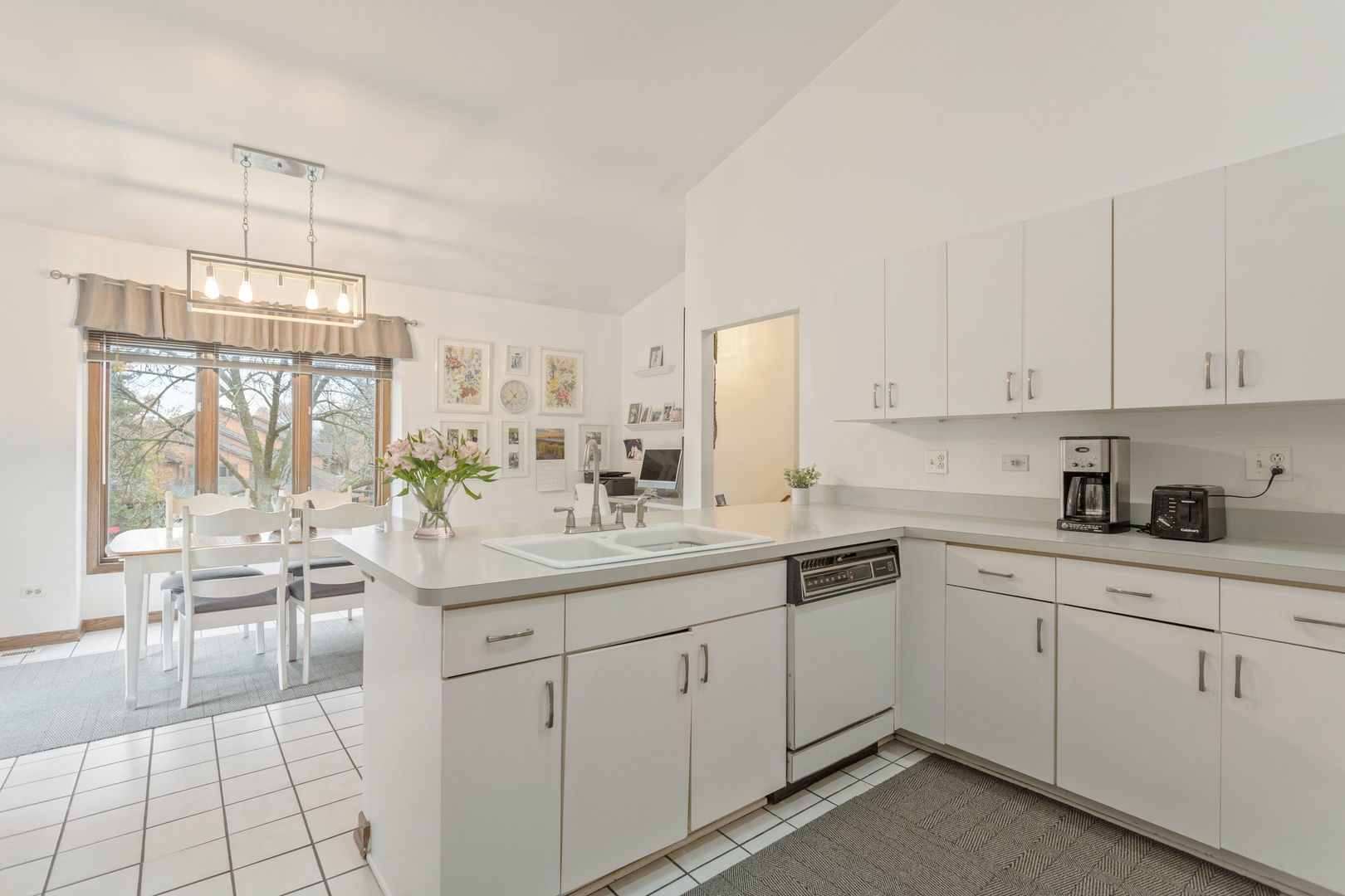 1042 Braemoor Drive #1042B, Downers Grove, IL 60515