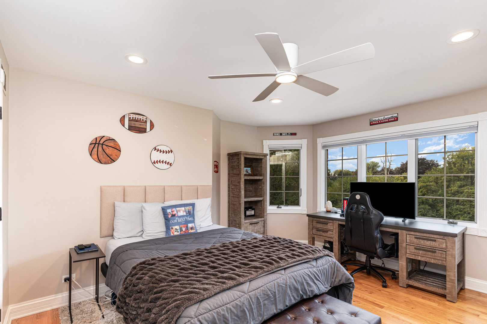 121 Florence Avenue, Inverness, IL 60010