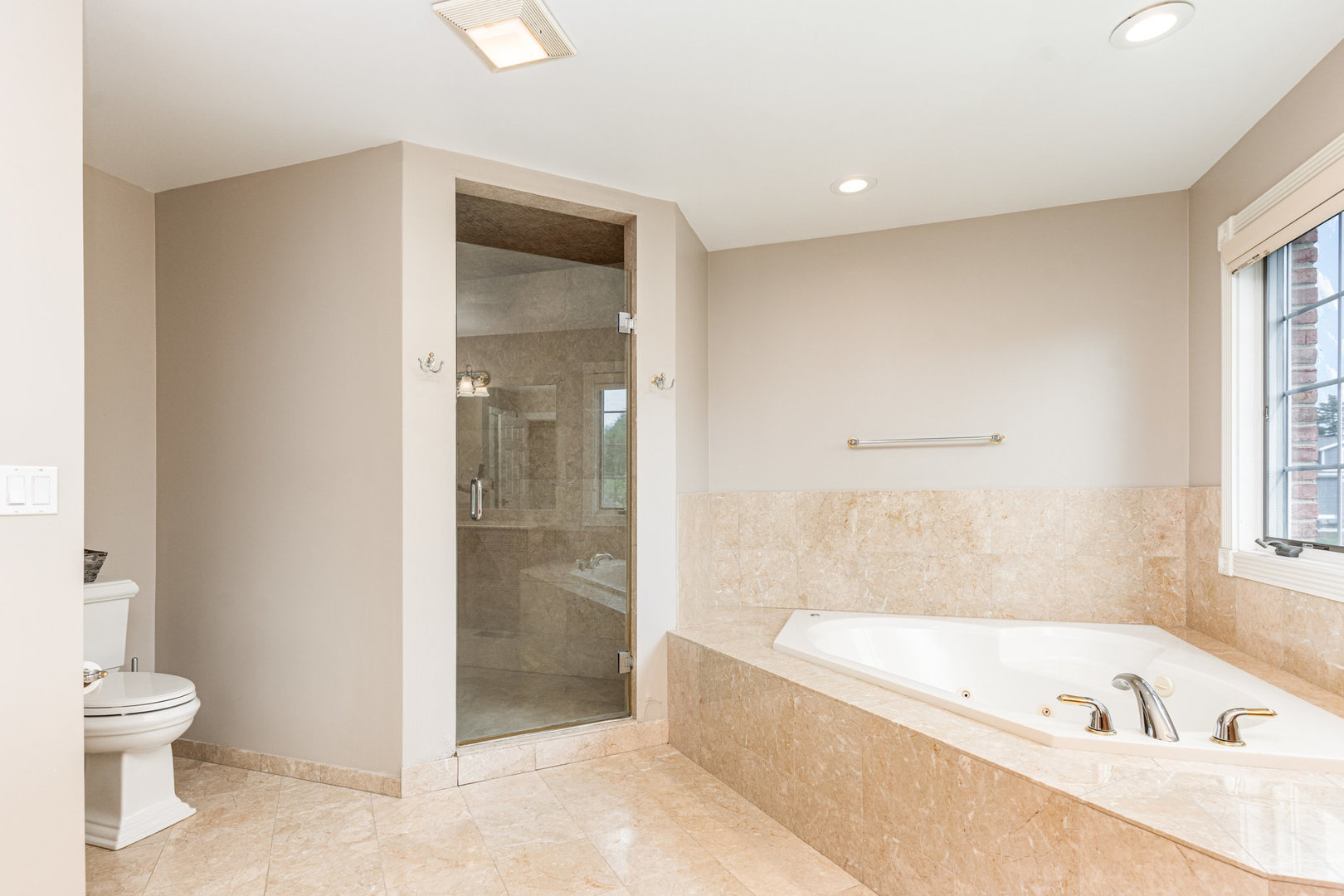 121 Florence Avenue, Inverness, IL 60010