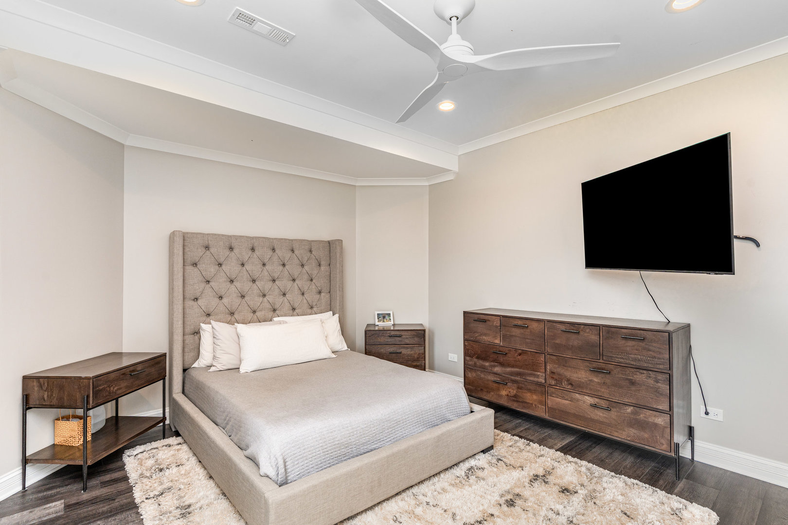 121 Florence Avenue, Inverness, IL 60010