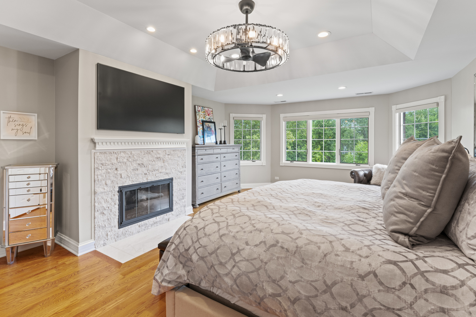 121 Florence Avenue, Inverness, IL 60010