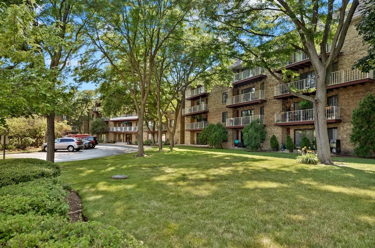 5400 Astor Lane #116, Rolling Meadows, IL 60008