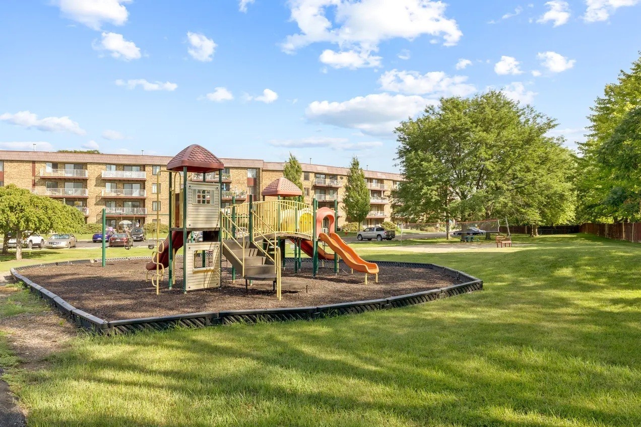 5400 Astor Lane #116, Rolling Meadows, IL 60008