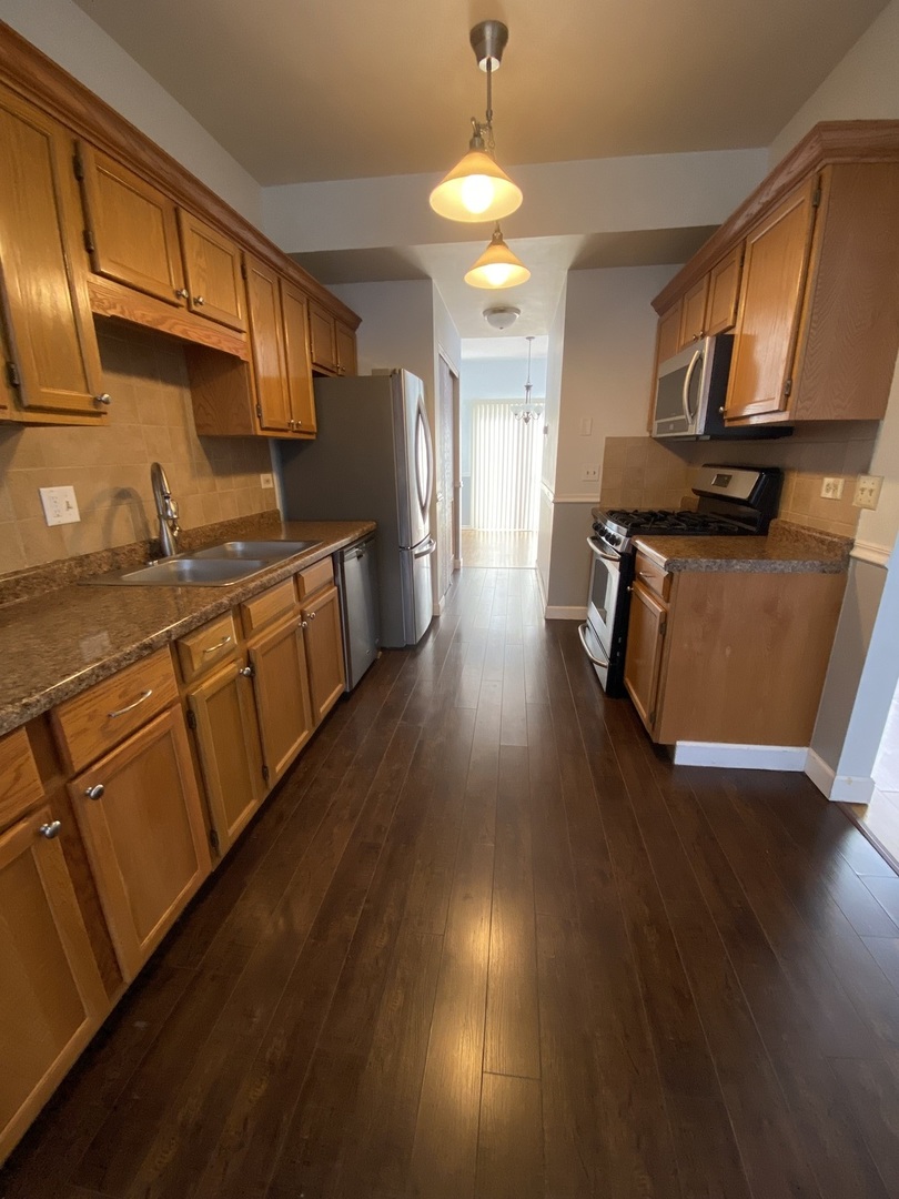 2203 Rossiter Parkway, Plainfield, IL 60586