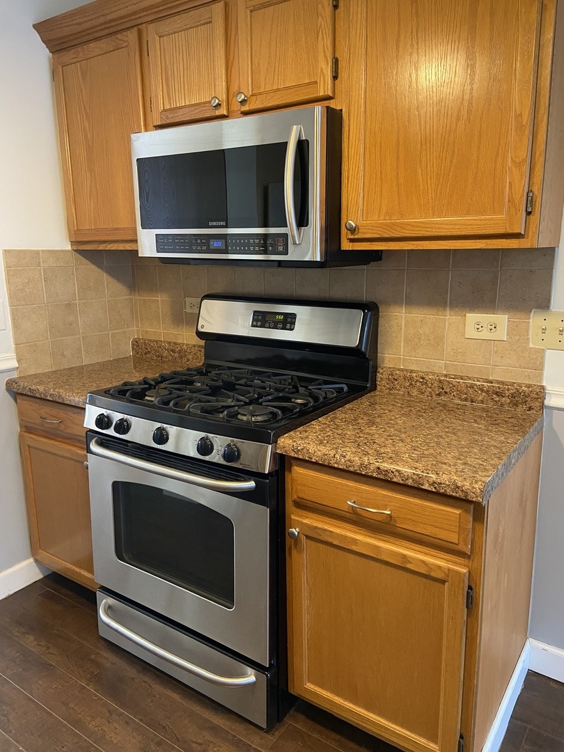 2203 Rossiter Parkway, Plainfield, IL 60586