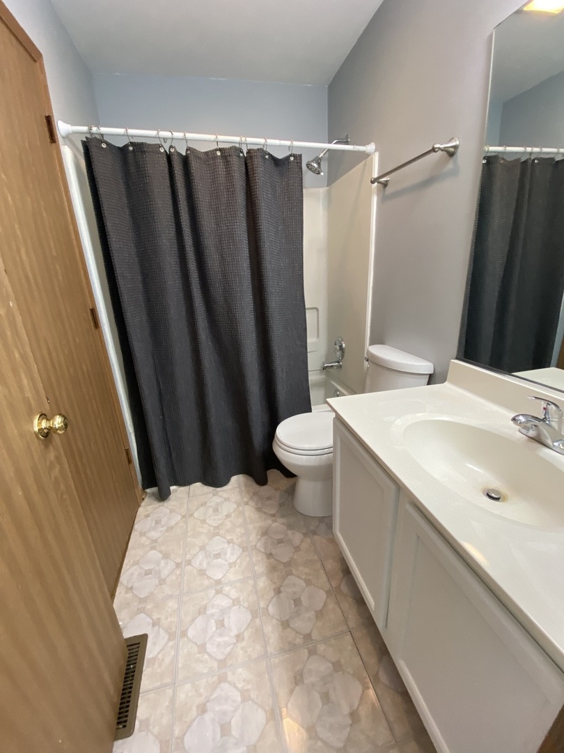 2203 Rossiter Parkway, Plainfield, IL 60586