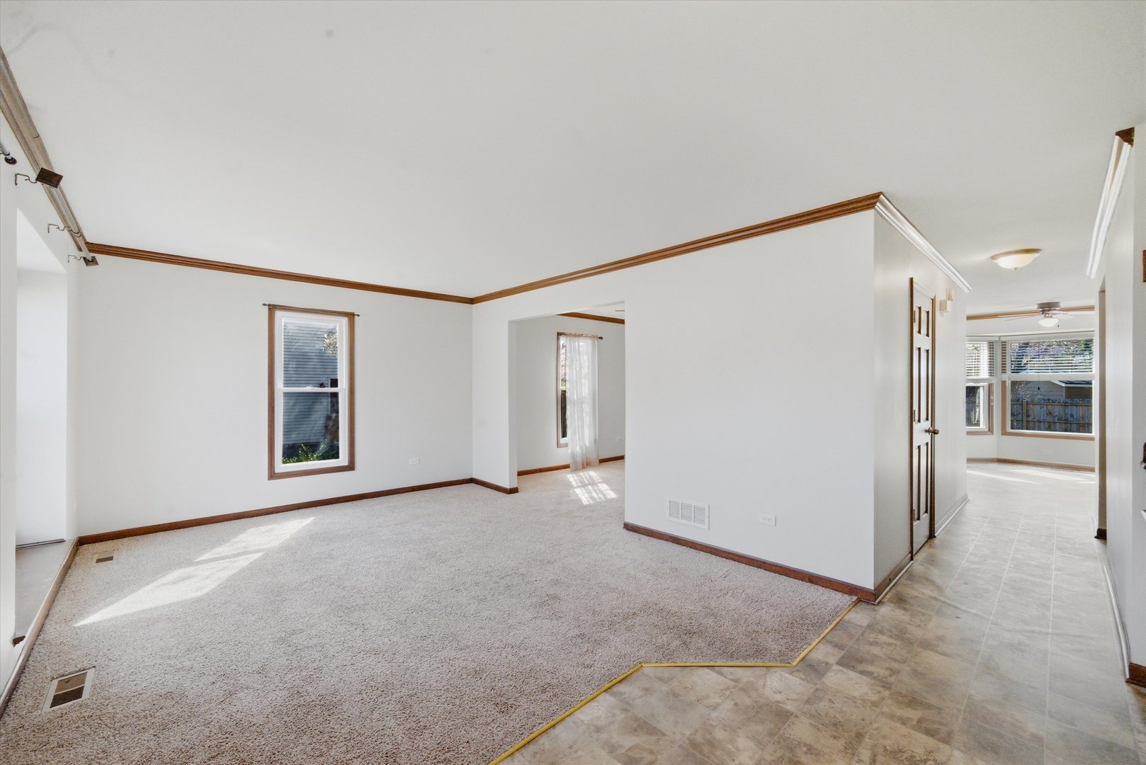 1047 Waterford Cut, Crystal Lake, IL 60014