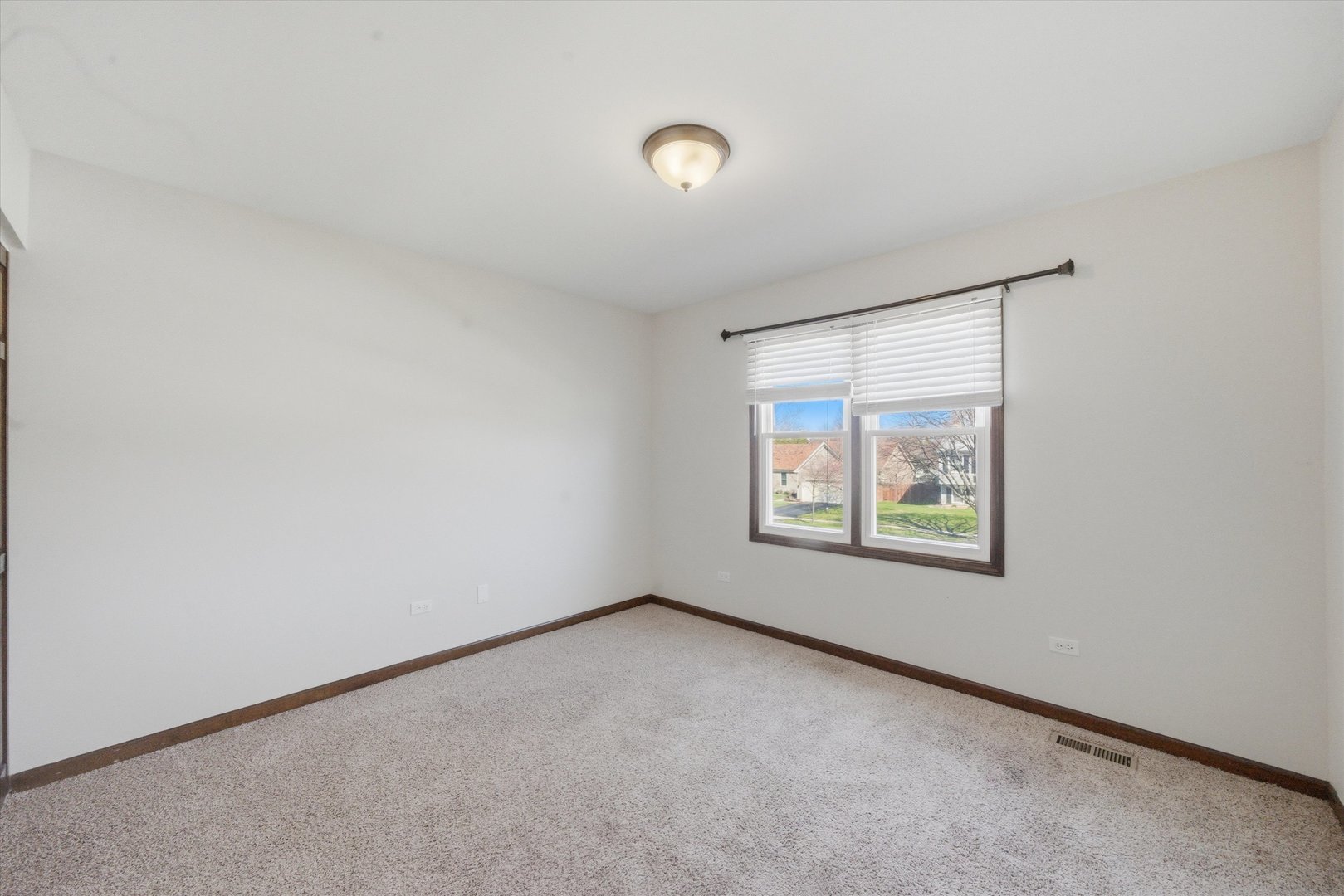 1047 Waterford Cut, Crystal Lake, IL 60014