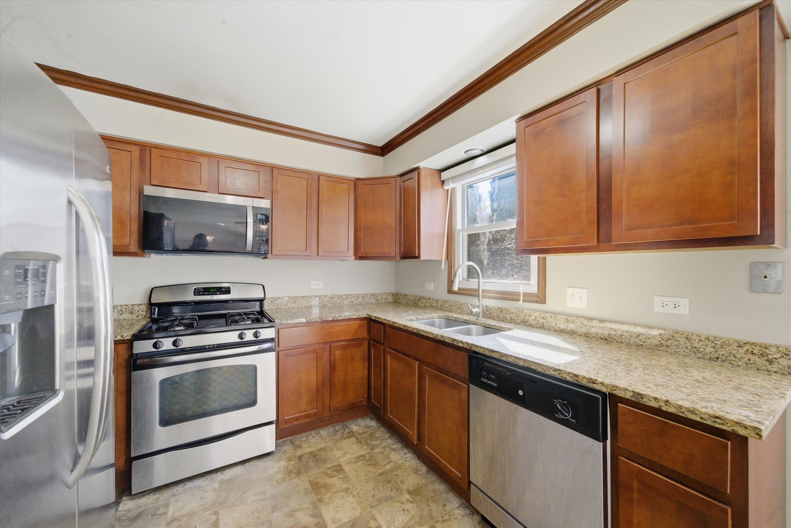 1047 Waterford Cut, Crystal Lake, IL 60014