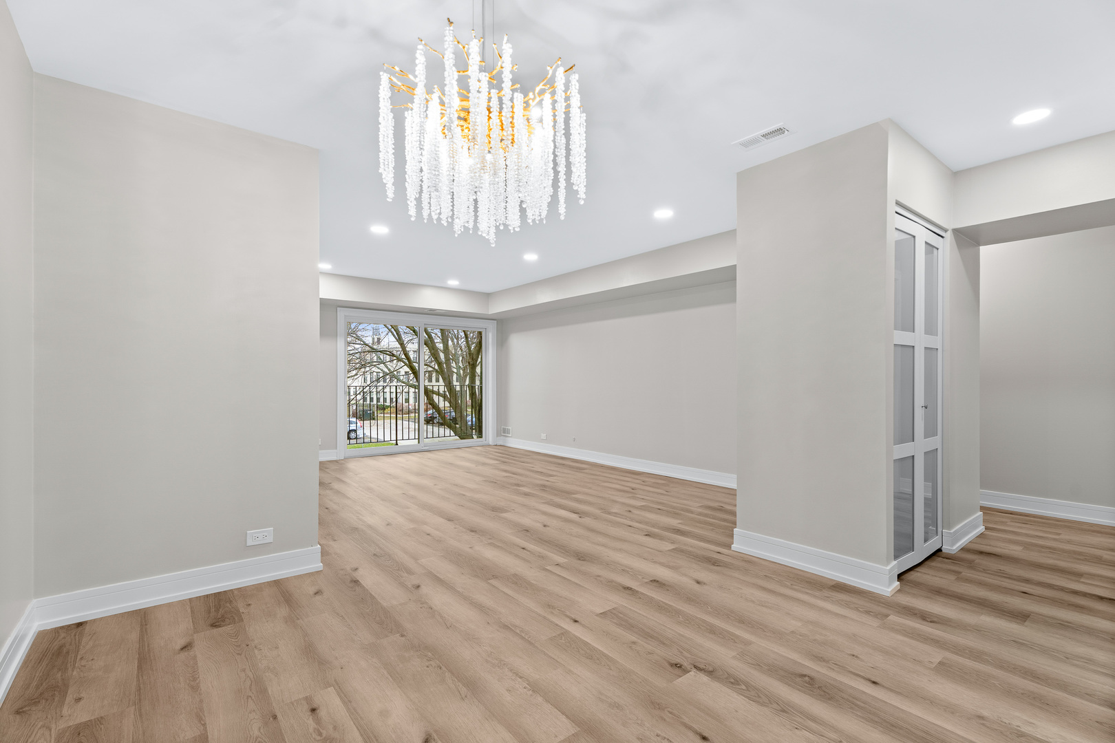 129 W Brandon Court #23, Palatine, IL 60067