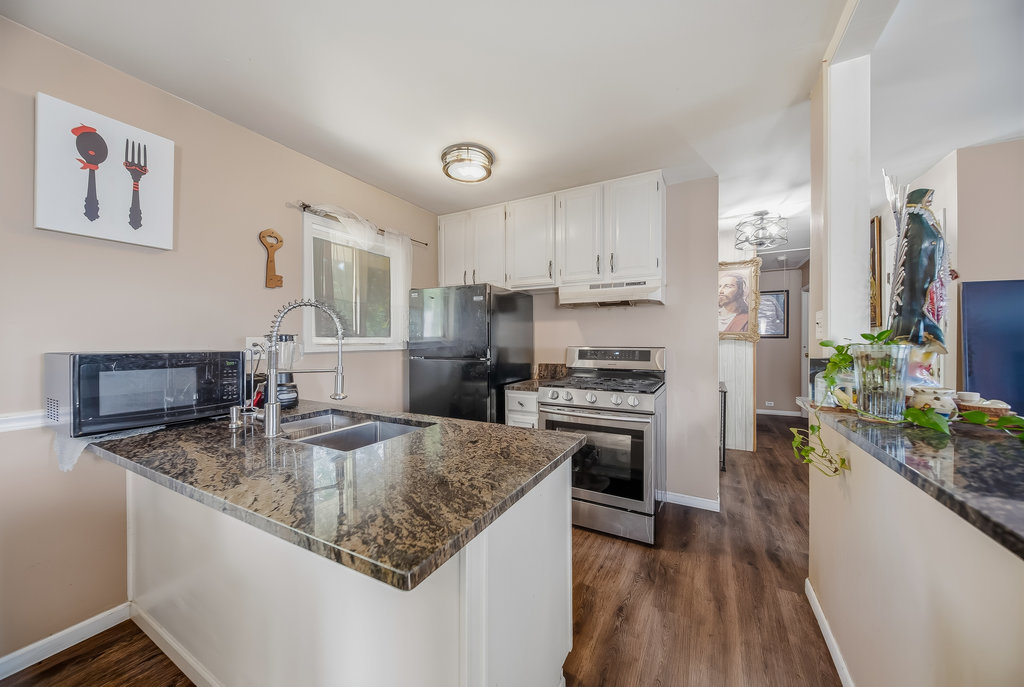 208 S Pinecrest Road, Bolingbrook, IL 60440