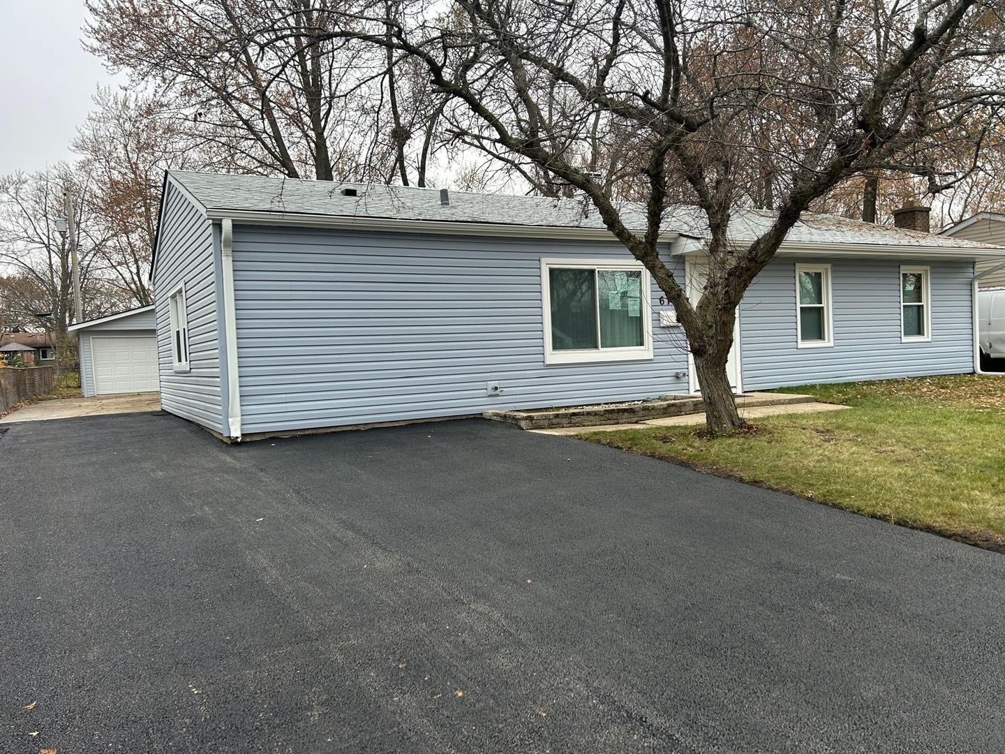 616 Parkside Circle, Streamwood, IL 60107