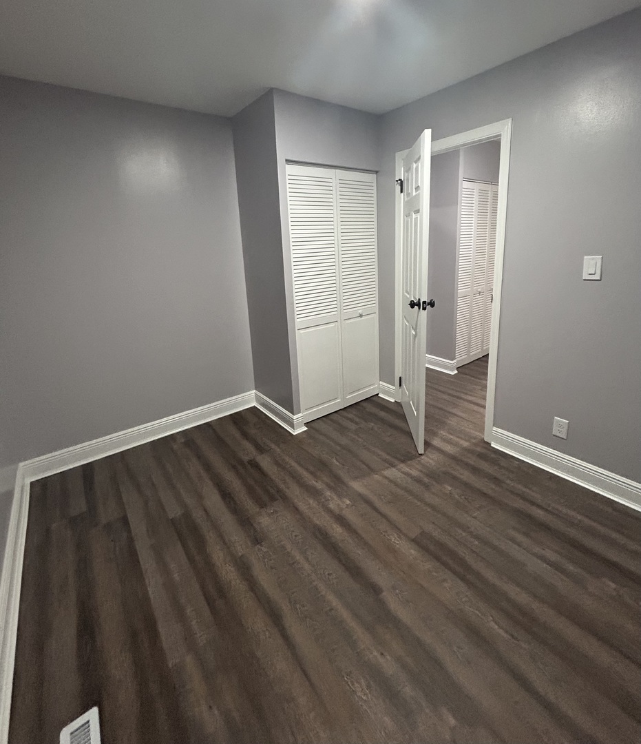 616 Parkside Circle, Streamwood, IL 60107