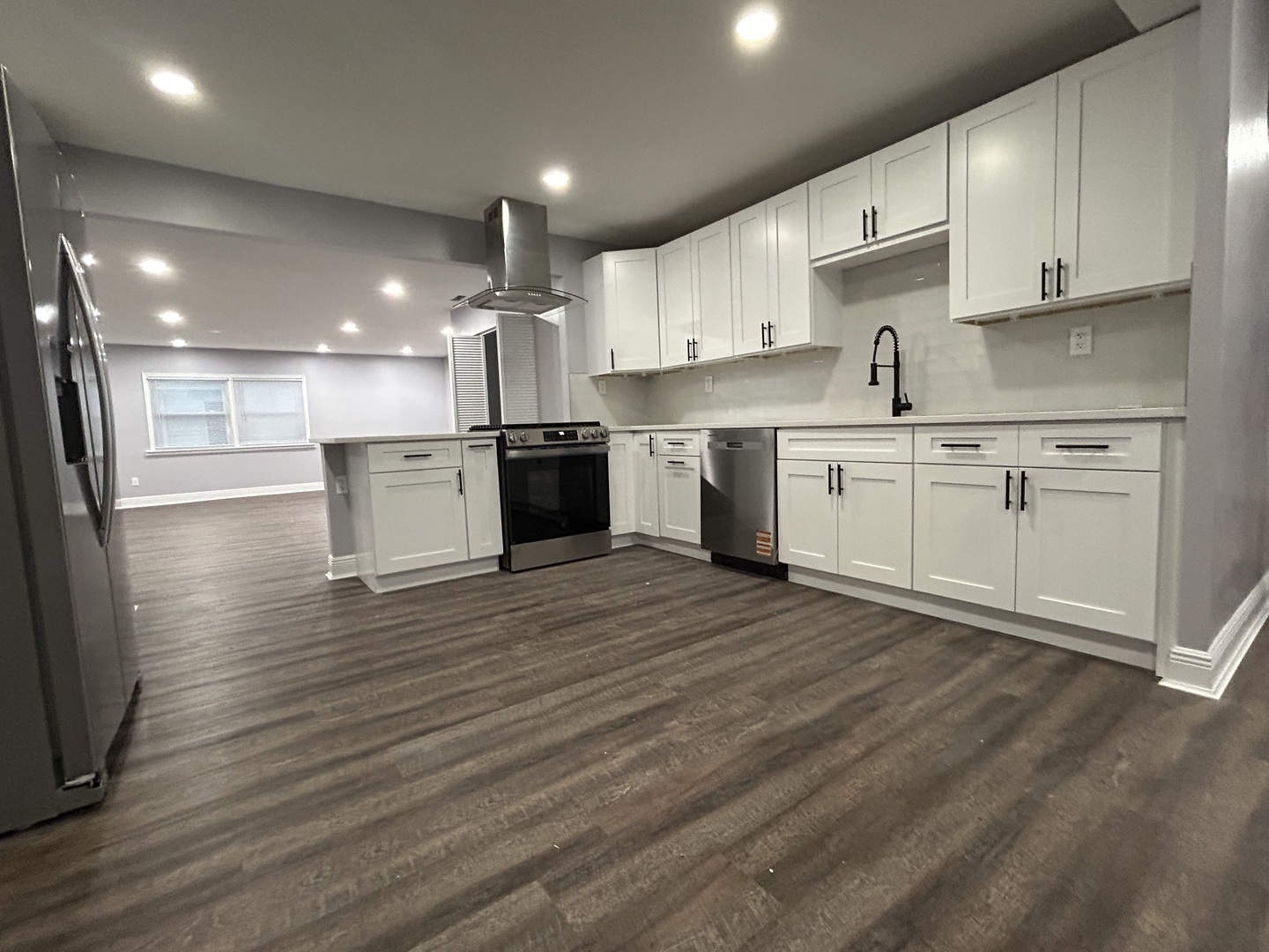 616 Parkside Circle, Streamwood, IL 60107