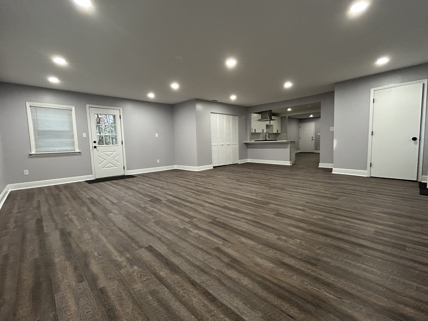 616 Parkside Circle, Streamwood, IL 60107