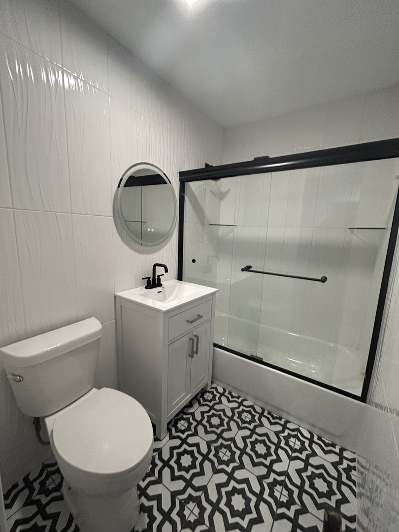 616 Parkside Circle, Streamwood, IL 60107