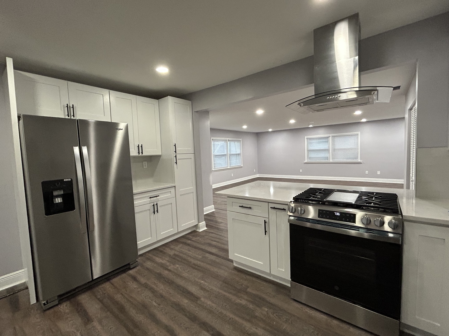 616 Parkside Circle, Streamwood, IL 60107