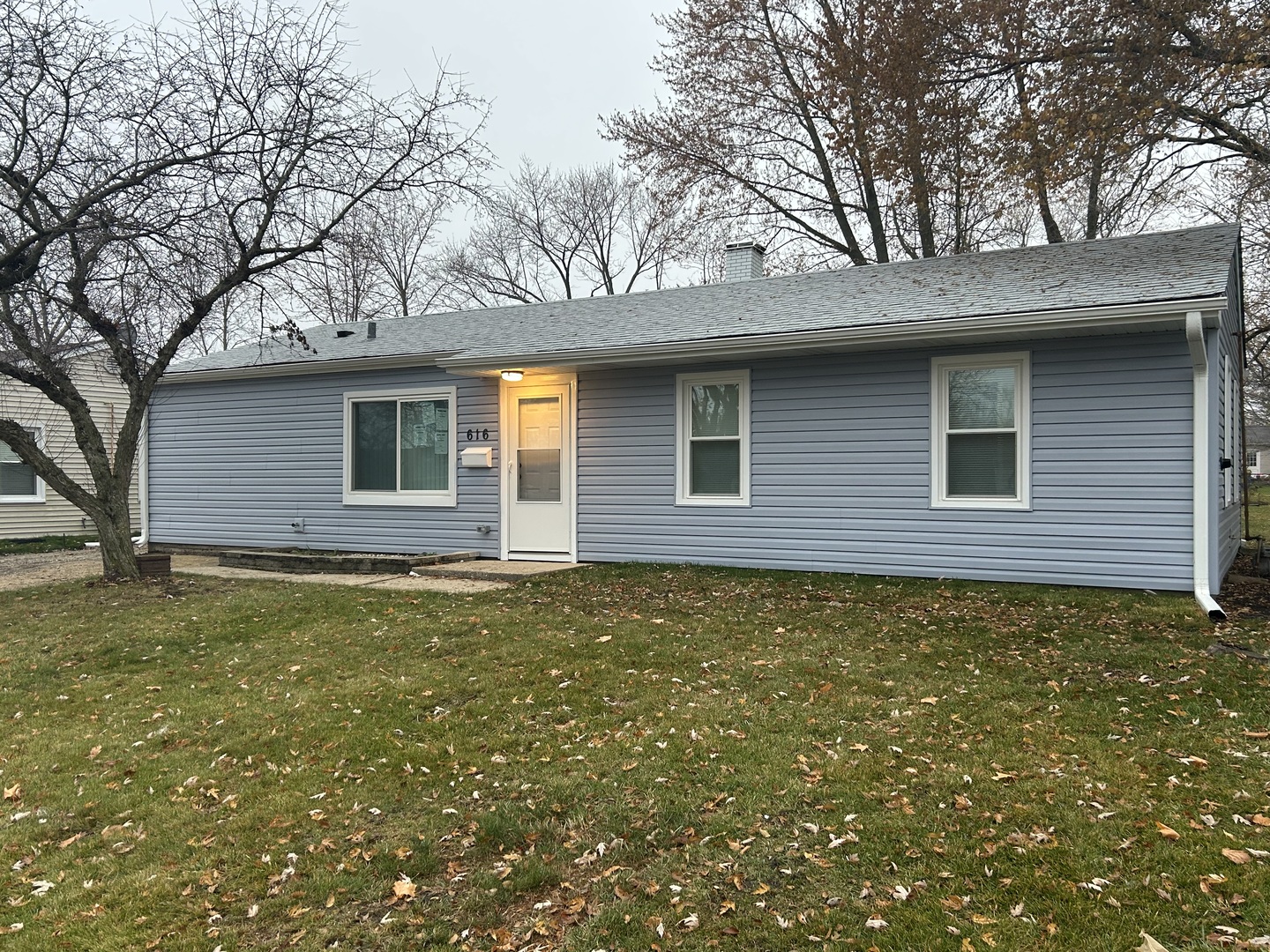 616 Parkside Circle, Streamwood, IL 60107