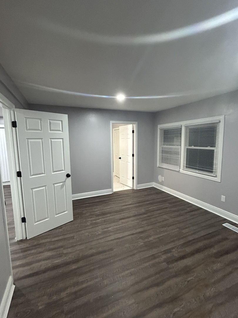 616 Parkside Circle, Streamwood, IL 60107