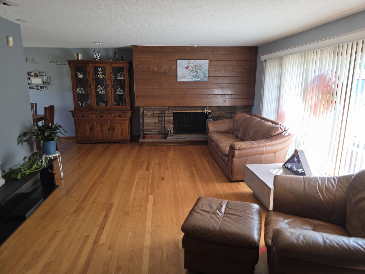 9255 S 86th Avenue, Hickory Hills, IL 60457