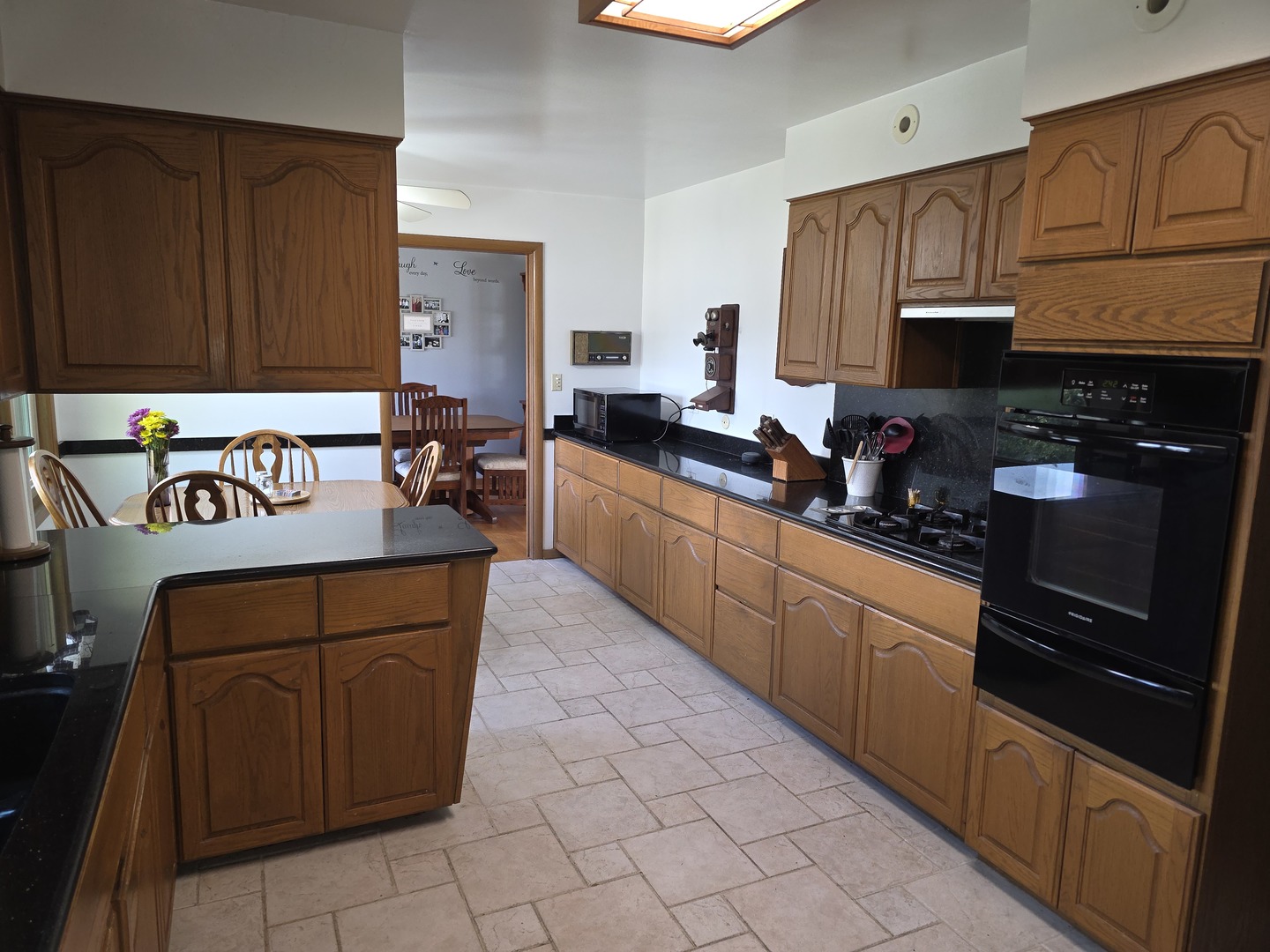 9255 S 86th Avenue, Hickory Hills, IL 60457