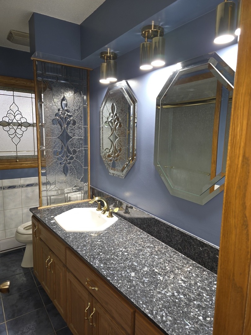 9255 S 86th Avenue, Hickory Hills, IL 60457