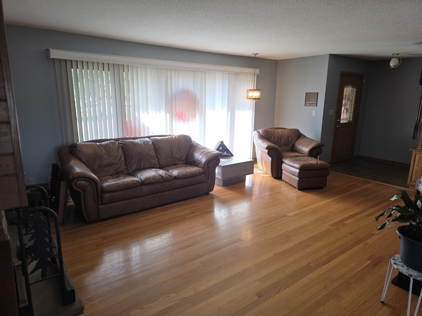 9255 S 86th Avenue, Hickory Hills, IL 60457