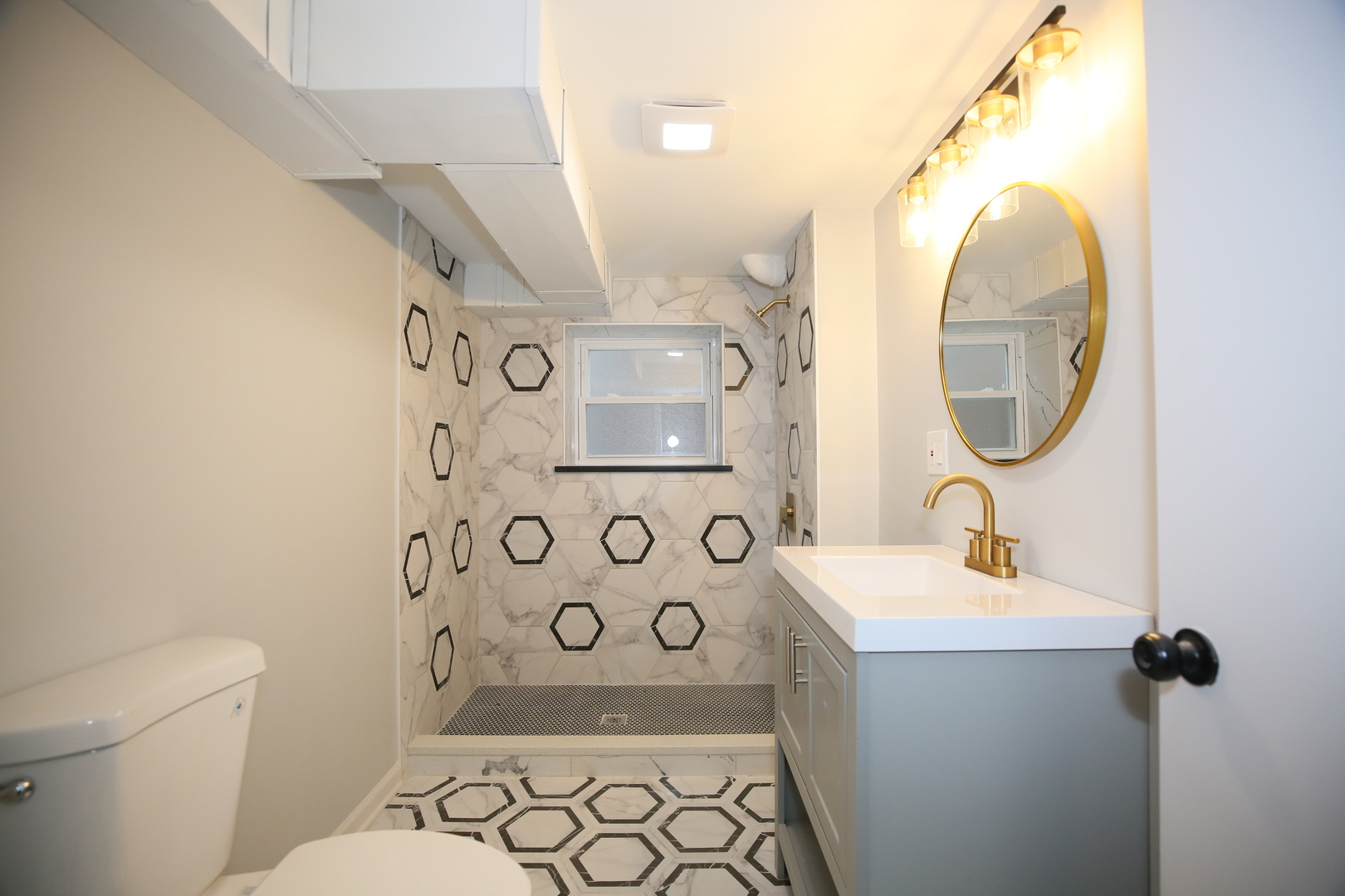 3031 N Marmora Avenue, Chicago, IL 60634