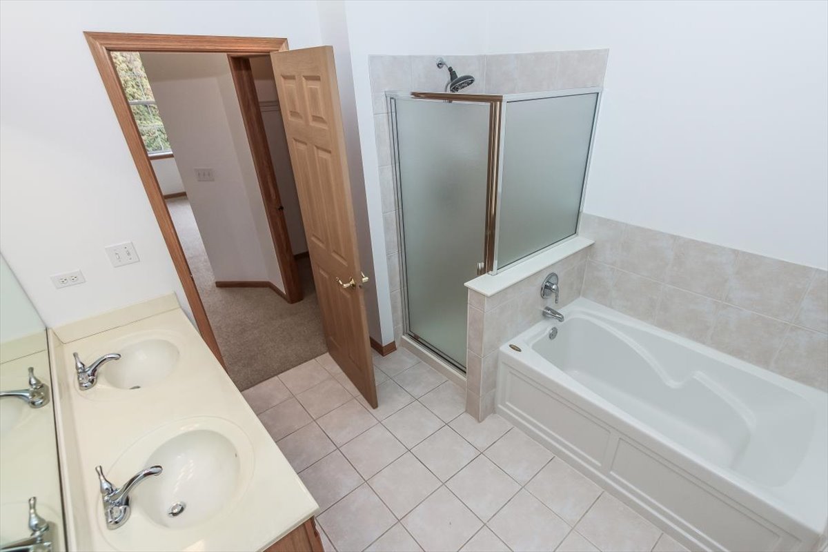 202 Braeburn Circle, Sugar Grove, IL 60554