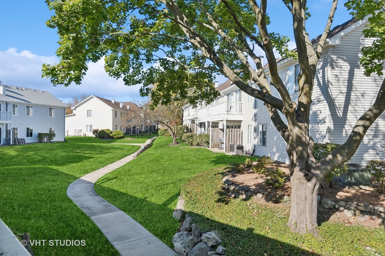 375 Springlake Lane #C, Aurora, IL 60504