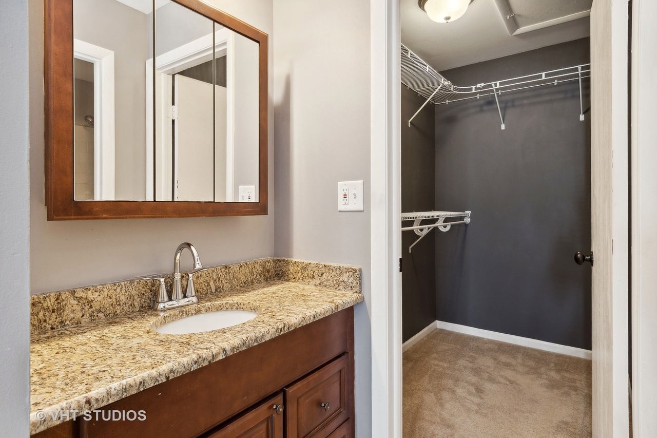 375 Springlake Lane #C, Aurora, IL 60504