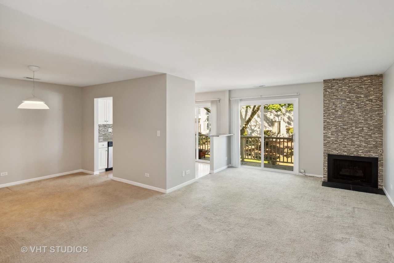 375 Springlake Lane #C, Aurora, IL 60504