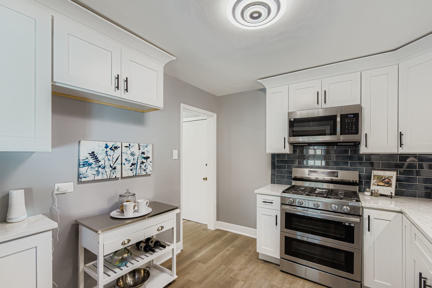 8841 S Utica Street, Evergreen Park, IL 60805