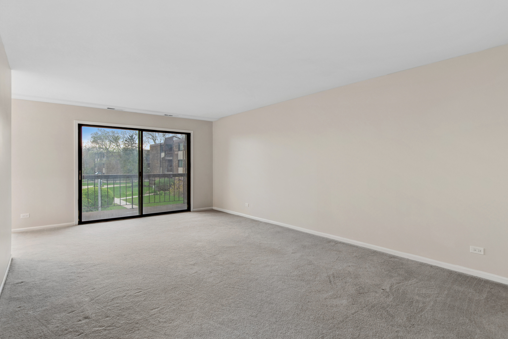 460 Raintree Court #2N, Glen Ellyn, IL 60137