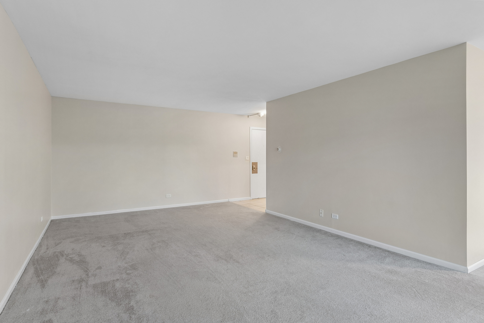 460 Raintree Court #2N, Glen Ellyn, IL 60137