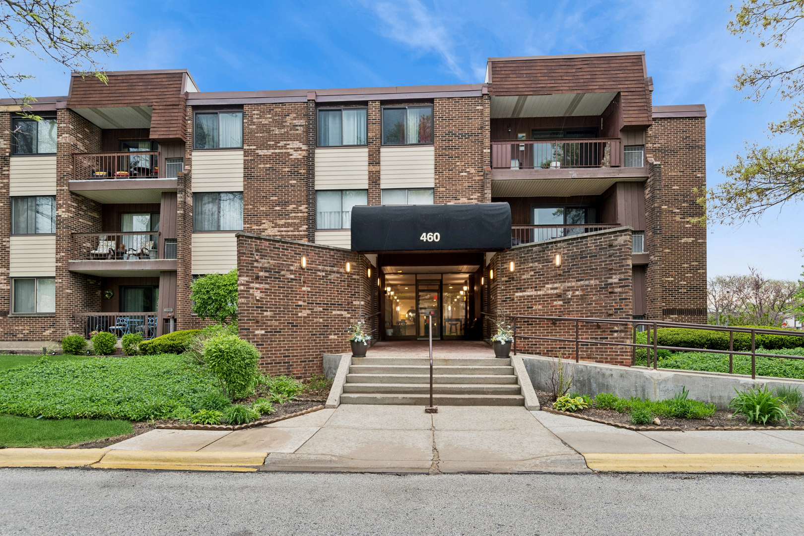 460 Raintree Court #2N, Glen Ellyn, IL 60137