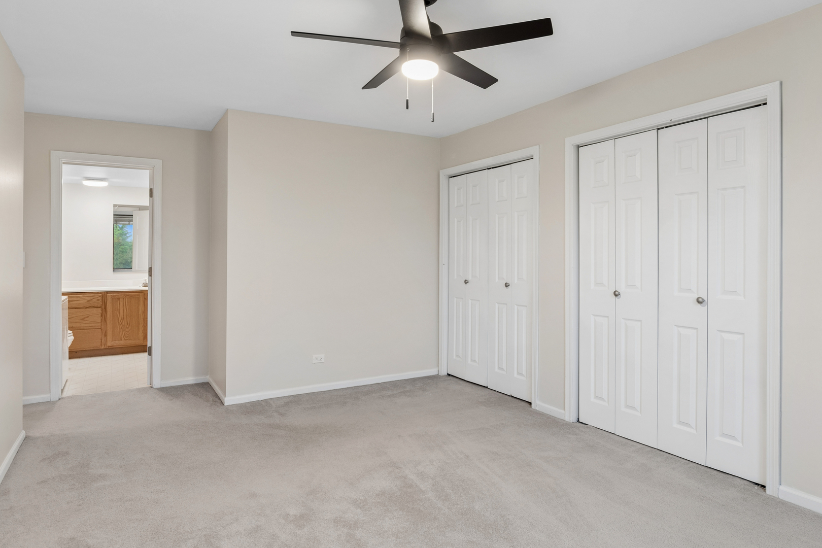 460 Raintree Court #2N, Glen Ellyn, IL 60137