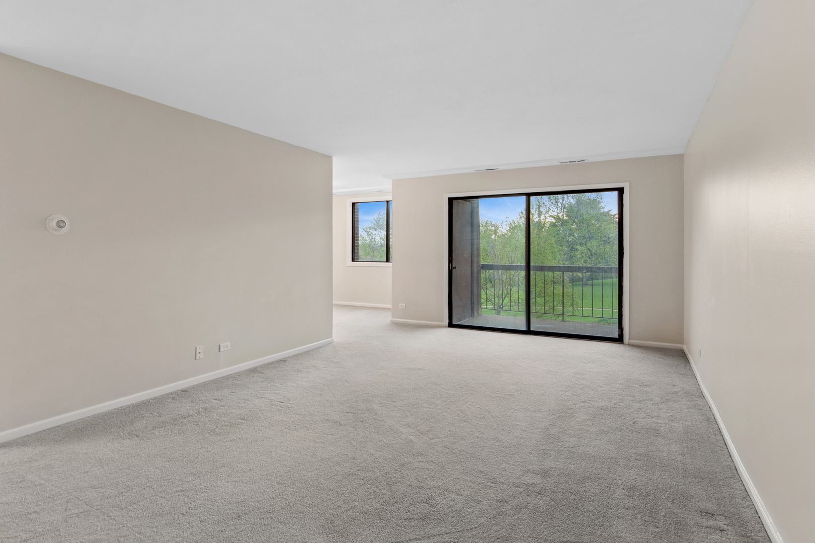 460 Raintree Court #2N, Glen Ellyn, IL 60137