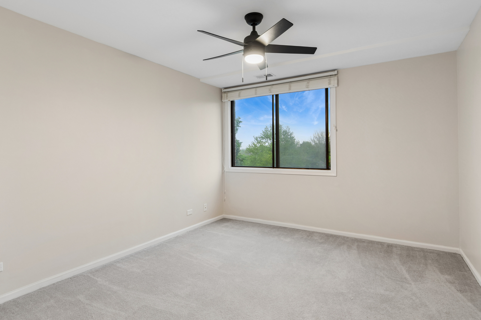 460 Raintree Court #2N, Glen Ellyn, IL 60137