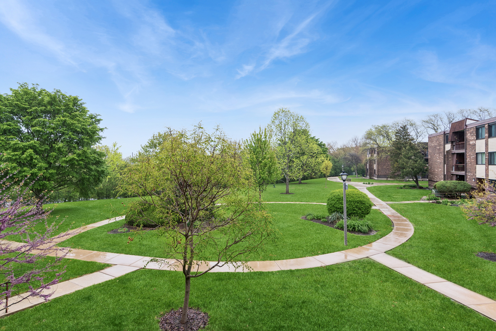 460 Raintree Court #2N, Glen Ellyn, IL 60137