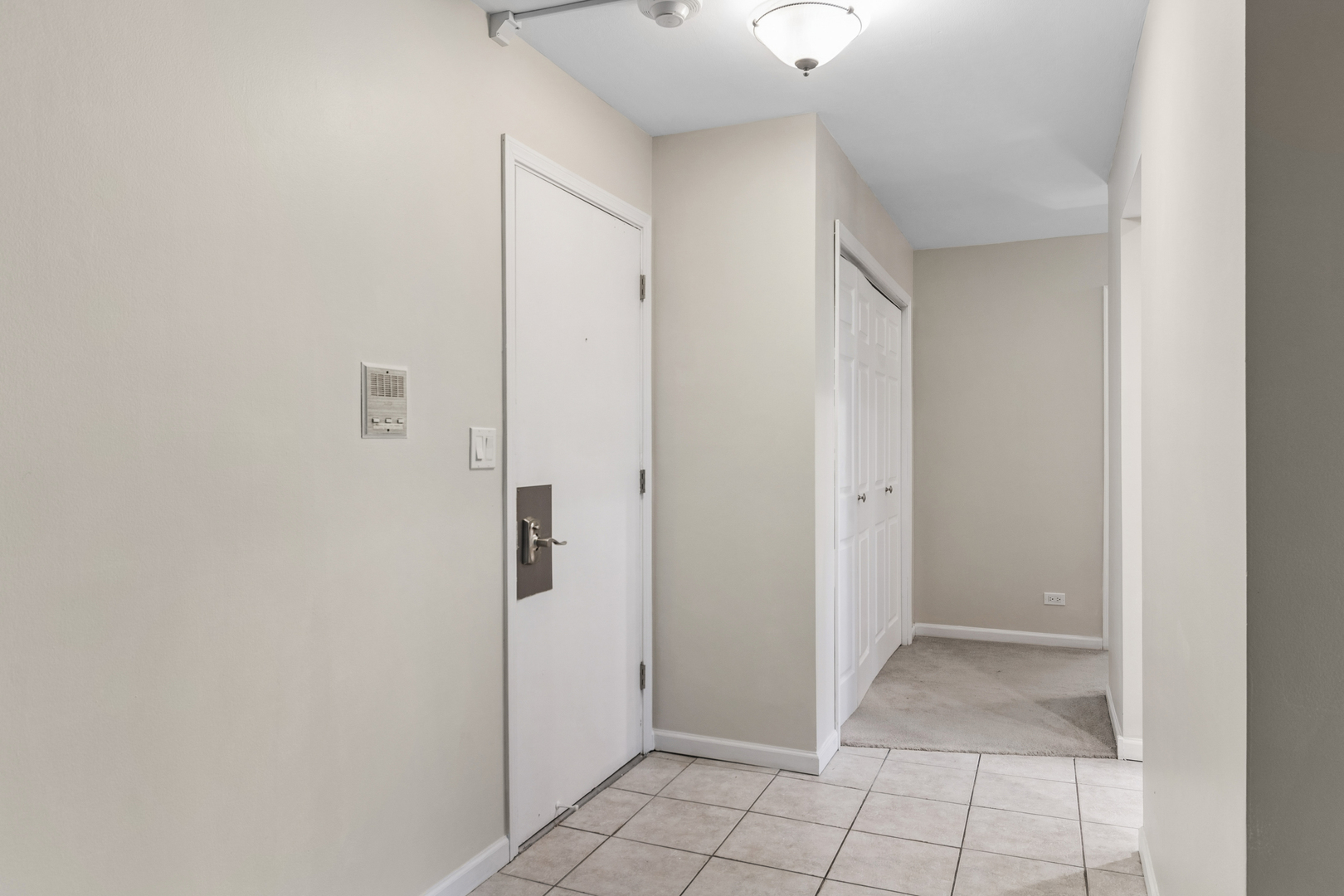 460 Raintree Court #2N, Glen Ellyn, IL 60137