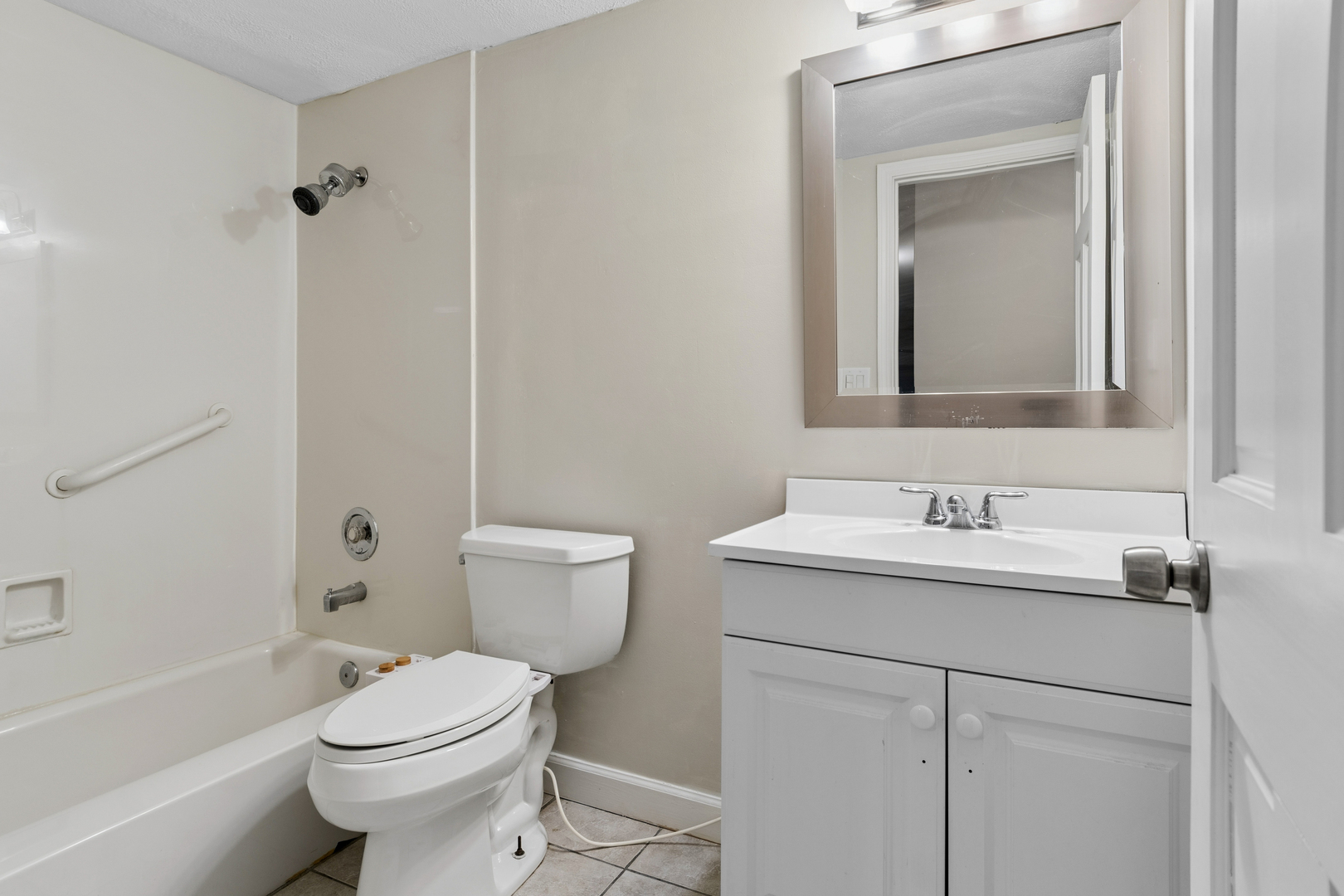 460 Raintree Court #2N, Glen Ellyn, IL 60137