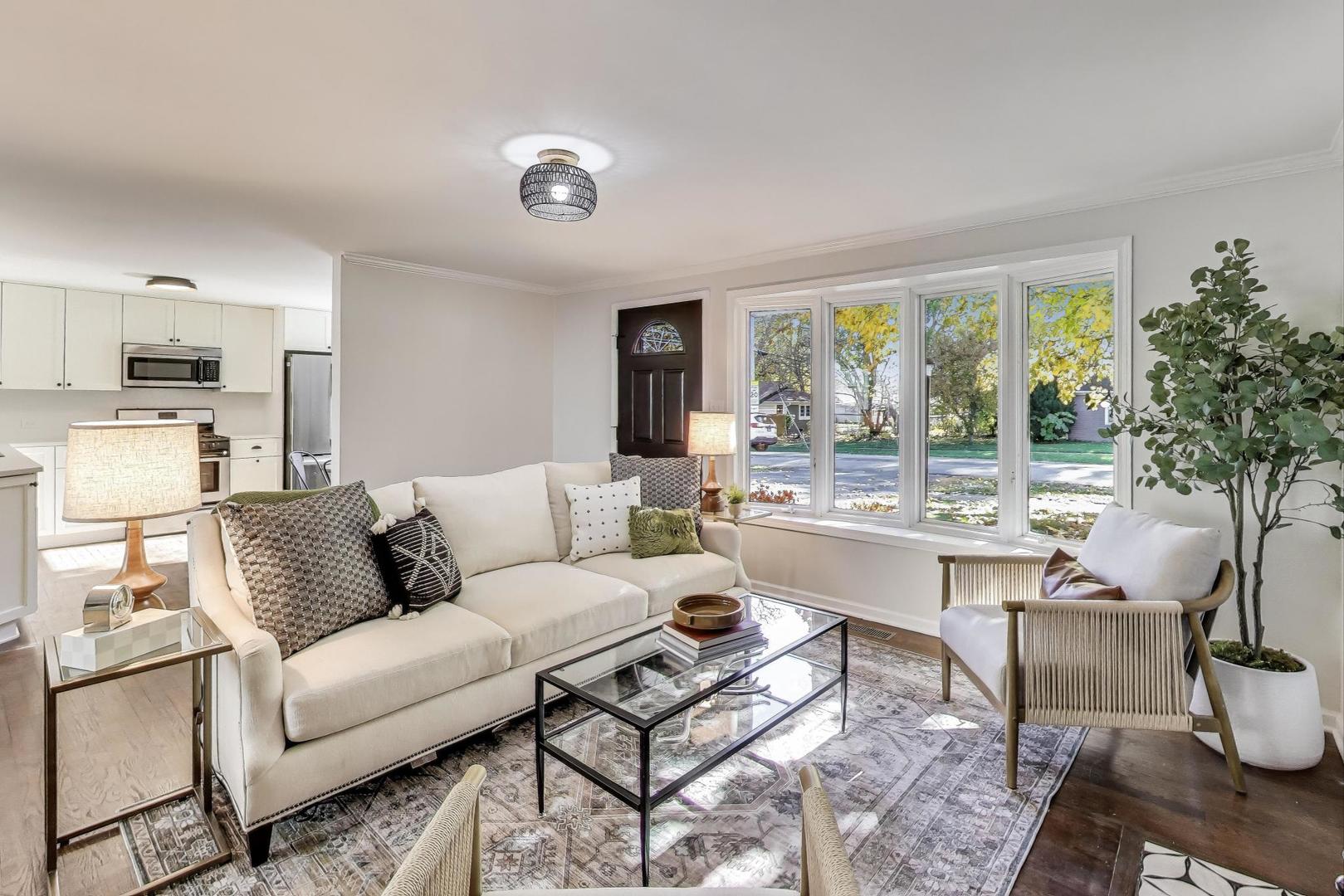 1321 W Liberty Drive, Wheaton, IL 60187