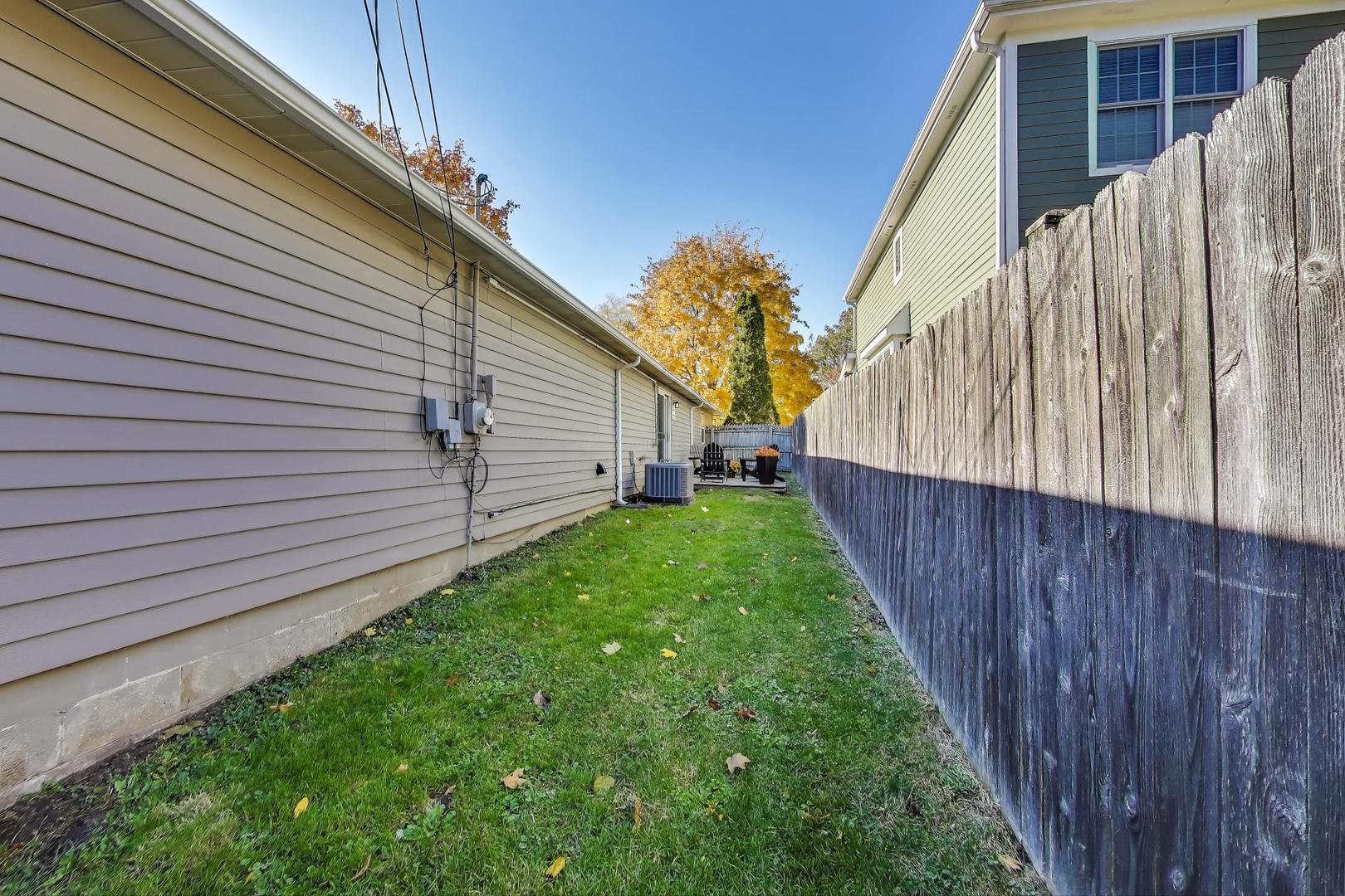 1321 W Liberty Drive, Wheaton, IL 60187