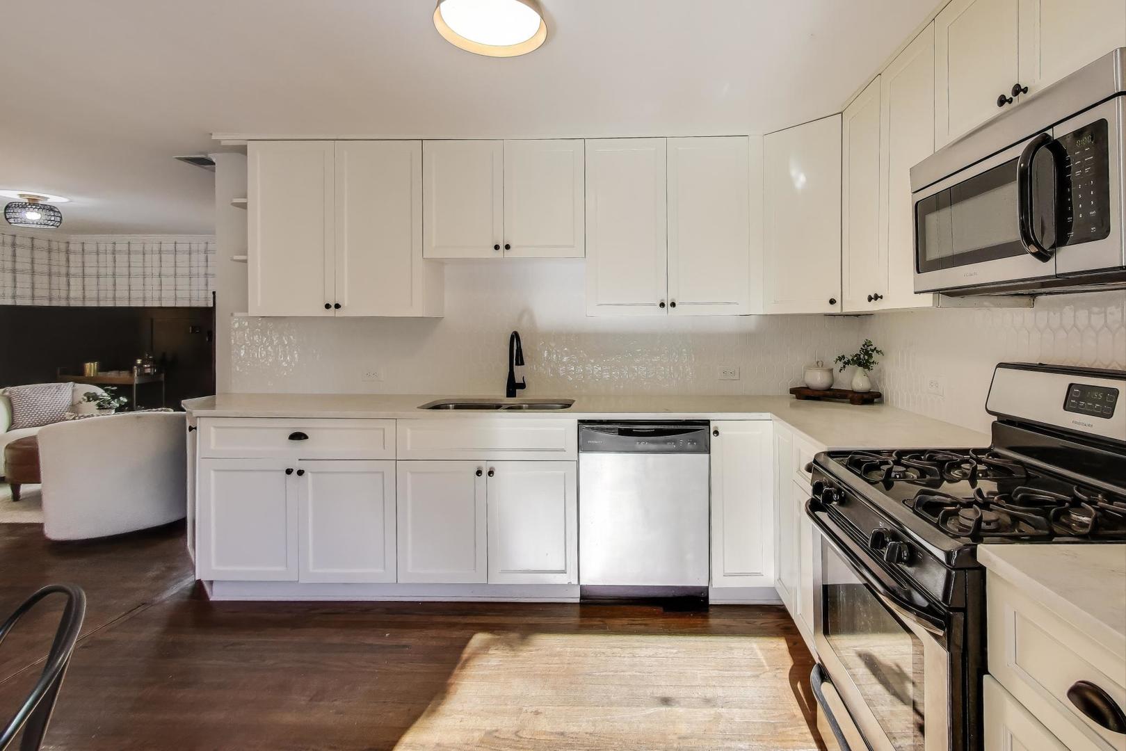 1321 W Liberty Drive, Wheaton, IL 60187