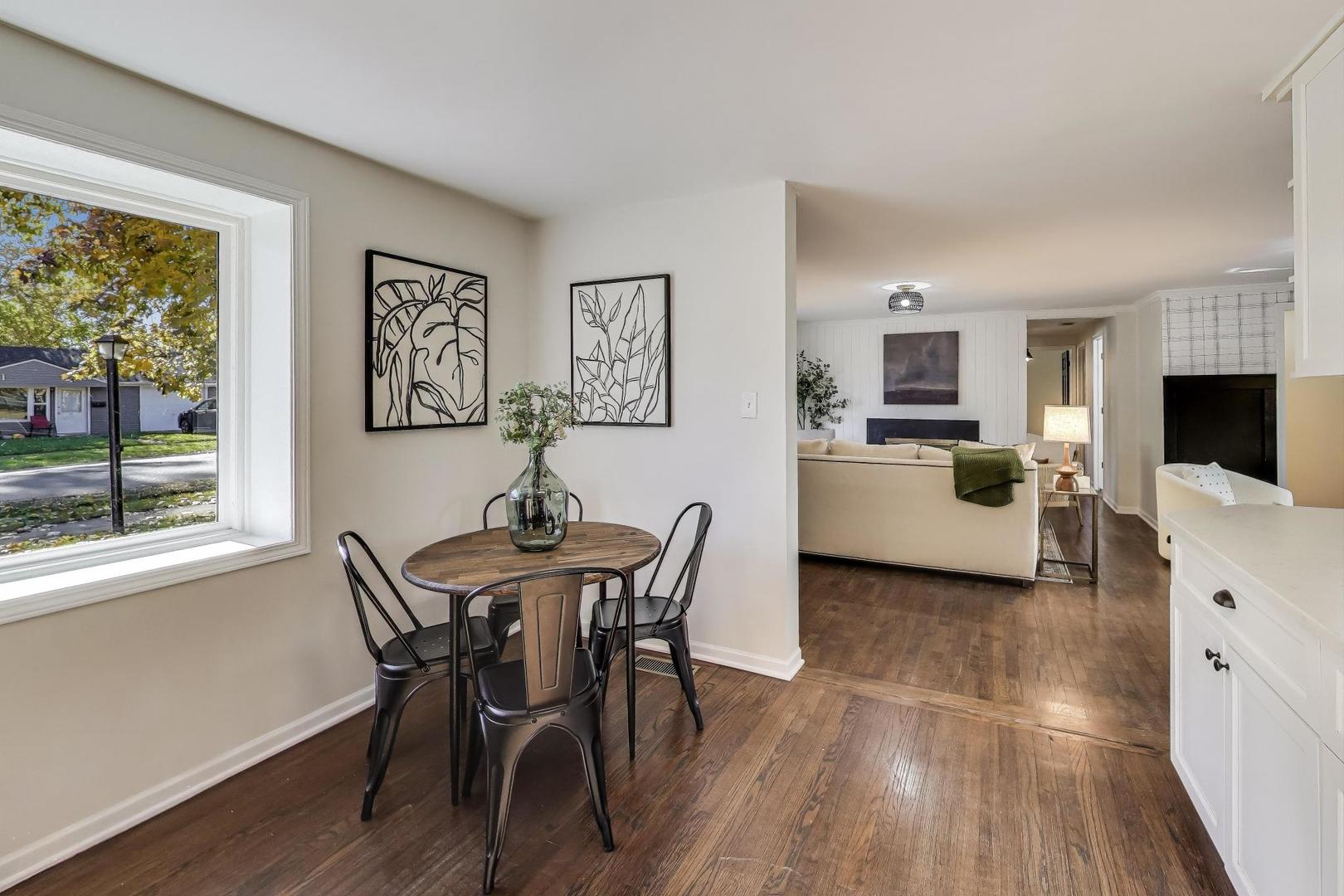 1321 W Liberty Drive, Wheaton, IL 60187