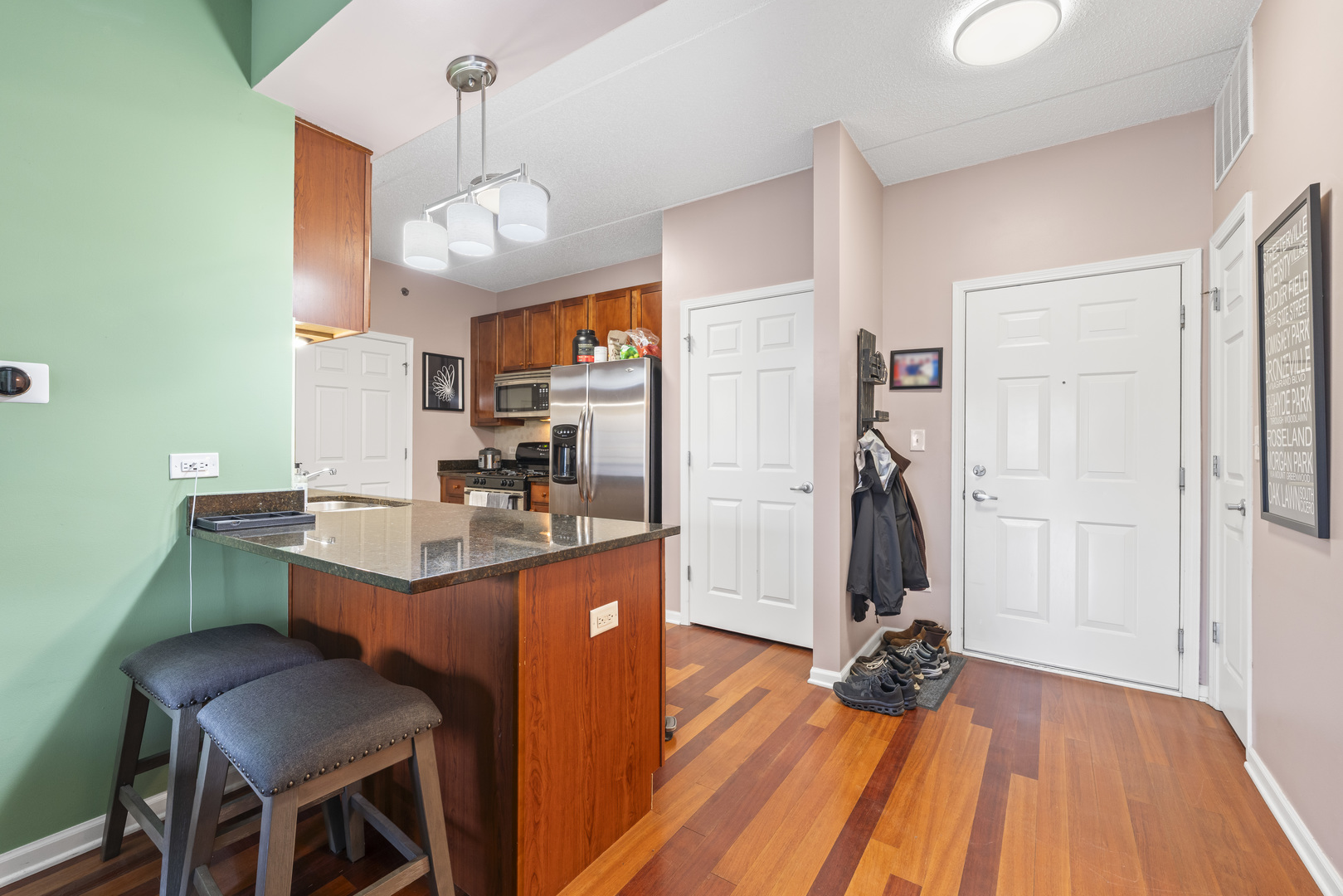 9530 Cook Avenue #211, Oak Lawn, IL 60453