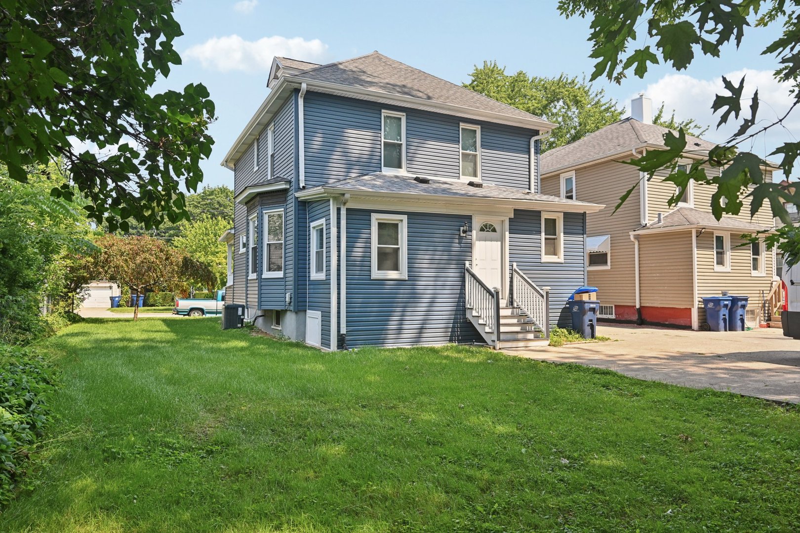 325 4th Street, Waukegan, IL 60085