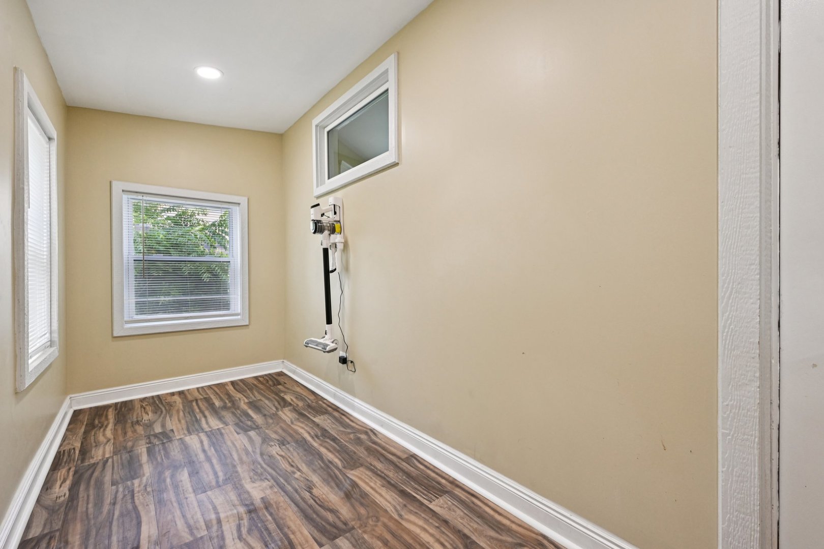 325 4th Street, Waukegan, IL 60085